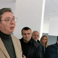 Vučić obilazi Simpov pogon u Bujanovcu, pa na razgovor sa Lopardinčanima