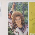 Bila je prva žrtva paparaca u Jugi, obožavali je širom sveta. Pevačica batalila estradu i posvetila se porodici: Danas šeta po…