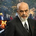 "Ako odem, pa dođe onaj izlapeli i raščupani neobalista..." Rama gubi tlo pod nogama zbog protesta u Albaniji