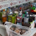 Studenti Inđija uklanjaju stranačke plakate i nalepnice sa javnih površina (VIDEO)