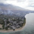 Dramatičan prizor sa Havaja: Skočili u okean da se spasu od plamena, pa se jedva izborili sa talasima – „U vodi smo bili…