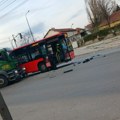 U sudaru autobusa i kamiona povređeno šest putnika (FOTO)