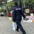 Ukrao parfeme, krenuo da se bahati pa naleteo na nju: Novosadska policajka van dužnosti sprečila drsku krađu