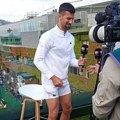 Prve fotografije Novakovog kolena bez steznika FOTO