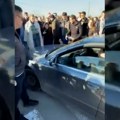 Incidenti tokom blokada saobraćaja: Automobilima hteli kroz ljude (video)