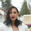Silikoni samo što ne iskoče Katarina Grujić u nikad vrelijem izdanju, skinula se i pokazala čime raspolaže (foto)