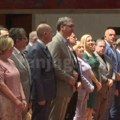 Vučić uručio ugovore o radu najboljim diplomcima medicinskih fakulteta i škola