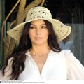 Najlepša žena na svetu pokazala savršenu liniju u kupaćem: Monika Beluči izgleda brutalno, odmah se oglasila i domaća glumica…