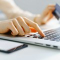"Pozorišna predstava luksuznih brendova" kod njih ne prolazi: Kako generacija Z redefiniše smisao kupovine u digitalno doba