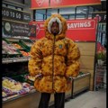 "Nema šanse da je ovo stvarno": Supermarket lansirao jaknu koja izgleda kao pečeni krumpir i svi je žele