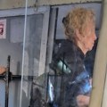 Naša glumica (84) se vozi gradskim prevozom: Ušla u tramvaj u centru Beograda i odbila da sedne, sve vreme stajala do vrata…