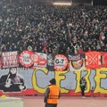 Sa Delijama na severnoj tribini protiv Lila su Rusi i Grci, na ogradi je okačeno 12 zastava