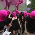 Aktivisti "Pussy Riot" upali u prostor ruskog paviljona na Bijenalu u Veneciji: Nastao opšti haos!