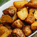 Jednostavno savršeni! Mladi krompirići po mediteranskom receptu: spolja hrskavi, a iznutra kremasti