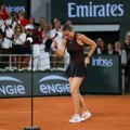 Rolan Garos gori zbog nje! Sabalenka zaplesala nasred terena, publika eksplodirala: Izvela legendarni "munvok" kao Majkl…