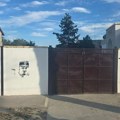 Grafiti sa likom Ratka Mladića na objektu islamske zajednice u Somboru