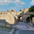 Rodos na udaru gastroenteritisa: Desetine pacijenata svakog dana traže pomoć lekara