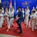 VAN DAM ODUŠEVIO MLADE KARATISTE U NIŠU: Holivudska zvezda pokazala poteze, pa poručila – „Ovakav crveni tepih nigde nisam…