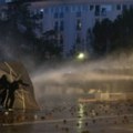 Desetine povrijeđenih, zgrade oštećene nakon eskalacije studentskog protesta u Tirani
