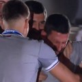 Đoković se rasplakao kao nikada pre! Košarkaši Srbije umirivali Novaka, nestvarne scene na dočeku (video)