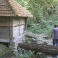 Voda zastrašujuće huči, čuju se i krici: Vodenica Save Savanovića u Zarožju i danas uliva strah meštanima