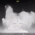 (Video) Tri udara, pa zastrašujuća eksplozija: Ukrajina potopila ruski ratni brod od 70 miliona kod Krima: Novi težak udarac…