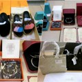 Firmirana roba zaplenjena na prelazu Batrovci: Sve bilo u "poslatoj" torbi, a vrednost nakita i obuće gotovo 100.000 evra…