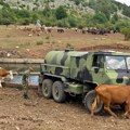 Vojska Srbije pomaže u napajanju stoke na Suvoj planini