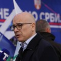 (VIDEO) Građani Kule ispratili Vučevića zviždanjem, auto pogođeno jajetom