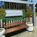 Nove klupe, kante, žardinjere i biciklarnici u Vlasotincu