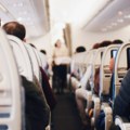 Lažni stjuard leteo besplatno više od 100 puta Prevario sedam avio kompanija, ali na kraju je završio sa lisicama preti mu do…
