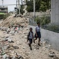Banditi upali u sirotište na Haitiju, oteli osmoro dece i misionarku iz Irske
