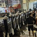 U toku hapšenja učesnika protesta: Osumnjičeni za nasilničko ponašanje, napadali policajce: Određeno im zadržavanje