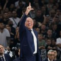 Партизан поражен од Панатинаикоса у спектаклу у Мелбурну: Жељко Обрадовић испробавао експерименте за Евролигу
