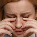 Kako zaustaviti i sprečiti suzenje očiju: Najčešći uzrok su suve oči