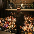 Sarajevski šarm na Dorćolu: Branko Đurić Đuro ozbiljno nasmejao publiku u Fondaciji Mozzart