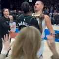 Jokić se zaleće na Mekdenijelsa, a žena iz publike beži glavom bez obzira! Isplivao novi snimak žestokog obračuna: Haos kakav…