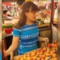 (Foto) "Prvi novac sam zaradila na pijaci" Ministarka Đurđević Stamenkovski podelila fotografiju iz detinjstva