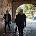 Dobro se najeli pa prošetali centrom Niša! Sale Tropiko i Džaja Amadeus slobodan dan iskoristili za druženje van Beograda…