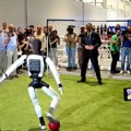 Robot nije uspeo da zatrese mrežu – predsednik Vučić siguran na golu