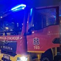 (Video) Usred noći izvlačili ljude iz zgrade pune dima! Jezivi snimci požara u Novom Sadu: Vatrogasci svom snagom lupali na…