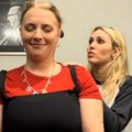 Majli Sajrus obrijala glavu obožavateljki: Ispunila joj veliku želju pa sve podelila na mrežama, a ovo je razlog