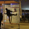 Talas nasilja na ulicama Barselone: Demonstranti pljačkali prodavnice i palili vozila, preko 100 uhapšenih (foto/video)