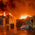 Снимак великог пожара у осјечкој фабрици, гаси га 50 ватрогасаца: На снази је упозорење грађанима (фото/видео)