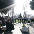 Veliki broj građana, kao i predstavnici DS zapalili sveće na grobu Đinđića