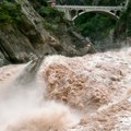 Poplave napravile haos: 30 mrtvih, tri miliona ljudi odsečeno od sveta VIDEO