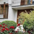 Dvorište kao botanička bašta, a unutra kamin: Naša glumica kuću sredila za sve pare: Jedan detalj svi komentarišu