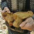 Srpsko selo leži na poludragom kamenu: Zaboravljena priča iz Ramaće kod Kragujevca, nekada je tu kopan opal koji je išao za…