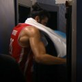 (VIDEO) Bitadze doživeo nervni slom, udarao pesnicama o vrata…