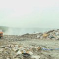 Deponija u Rekovcu gori već danima, smrad i pepeo se šire ka kućama, meštani ugroženi - a rešenja nema